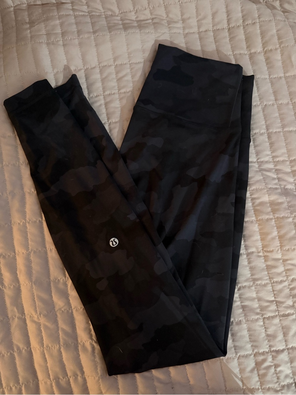 Lululemon Black Camo High-Rise Leggings Size 6 like new